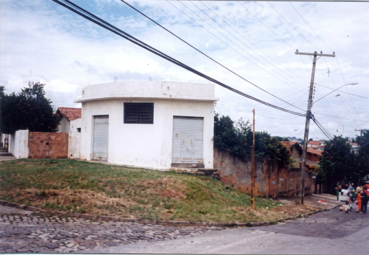 Primeira sede da Igreja Renovada — antigo bar no Santa Lúcia